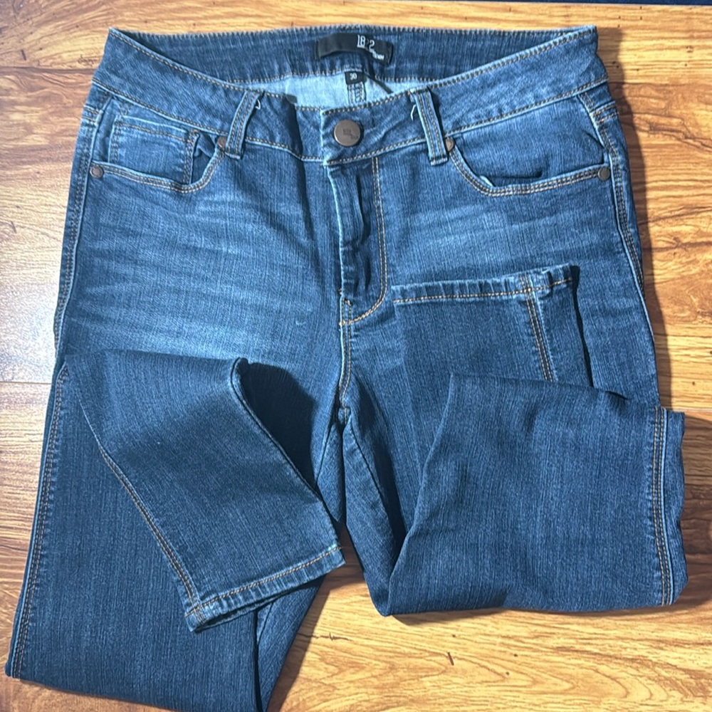 1812 DENIM WOMENS Skinny jeans SIZE 30Like new condition